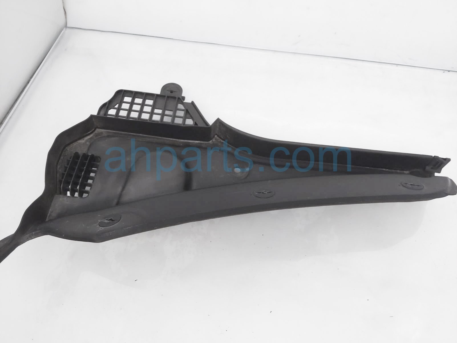 $19 BMW LH WINDSHIELD COWL ASSY $19 BMW LH WINDSHIELD COWL ASSY