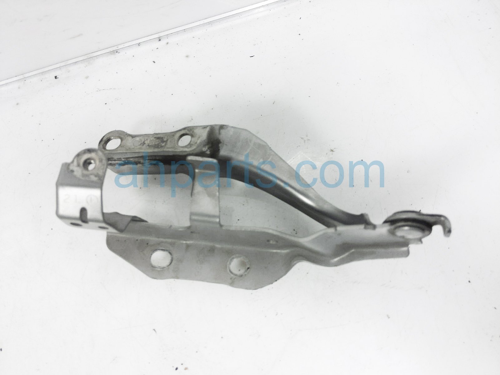 $20 Lexus LH HOOD HINGE - SILVER $20 Lexus LH HOOD HINGE - SILVER
