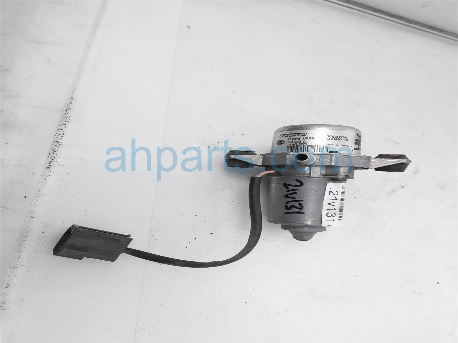 2002 Volvo S40 Vacuum Pump Assy 30630398