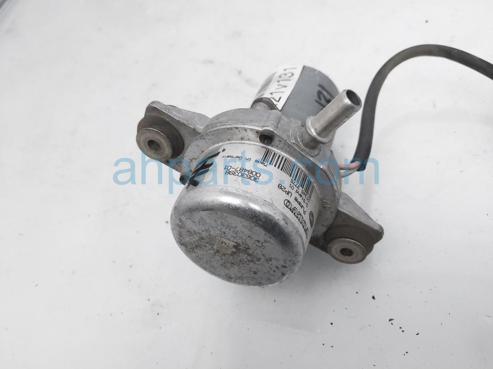 2002 Volvo S40 Vacuum Pump Assy 30630398