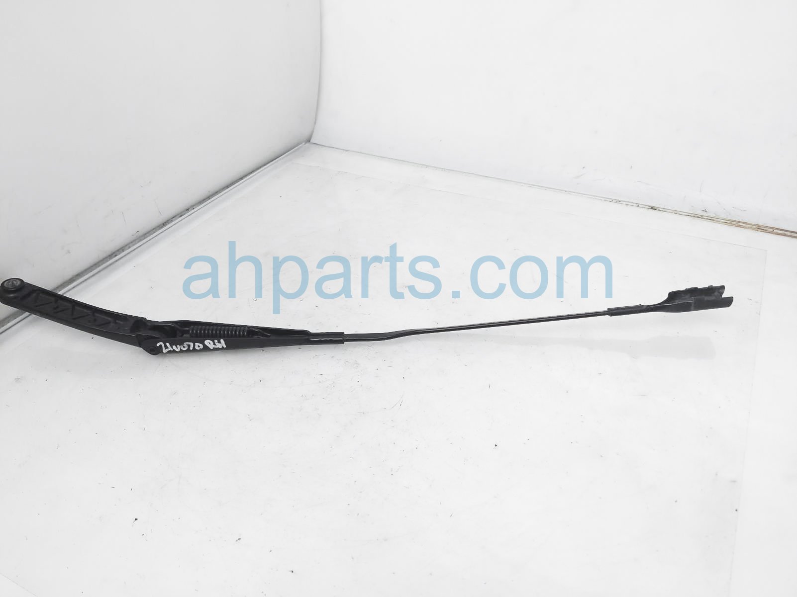 $20 Audi RH WINDSHIELD WIPER ARM $20 Audi RH WINDSHIELD WIPER ARM