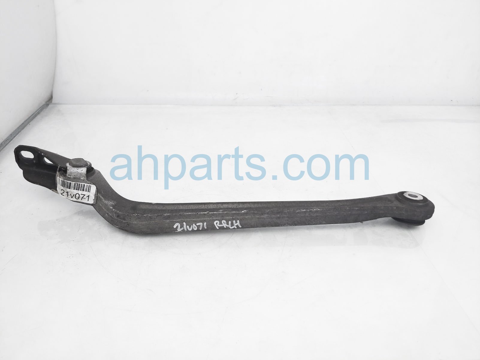 $59 Mercedes RR/LH REARWARD UPPER STRUT ROD ARM $59 Mercedes RR/LH REARWARD UPPER STRUT ROD ARM