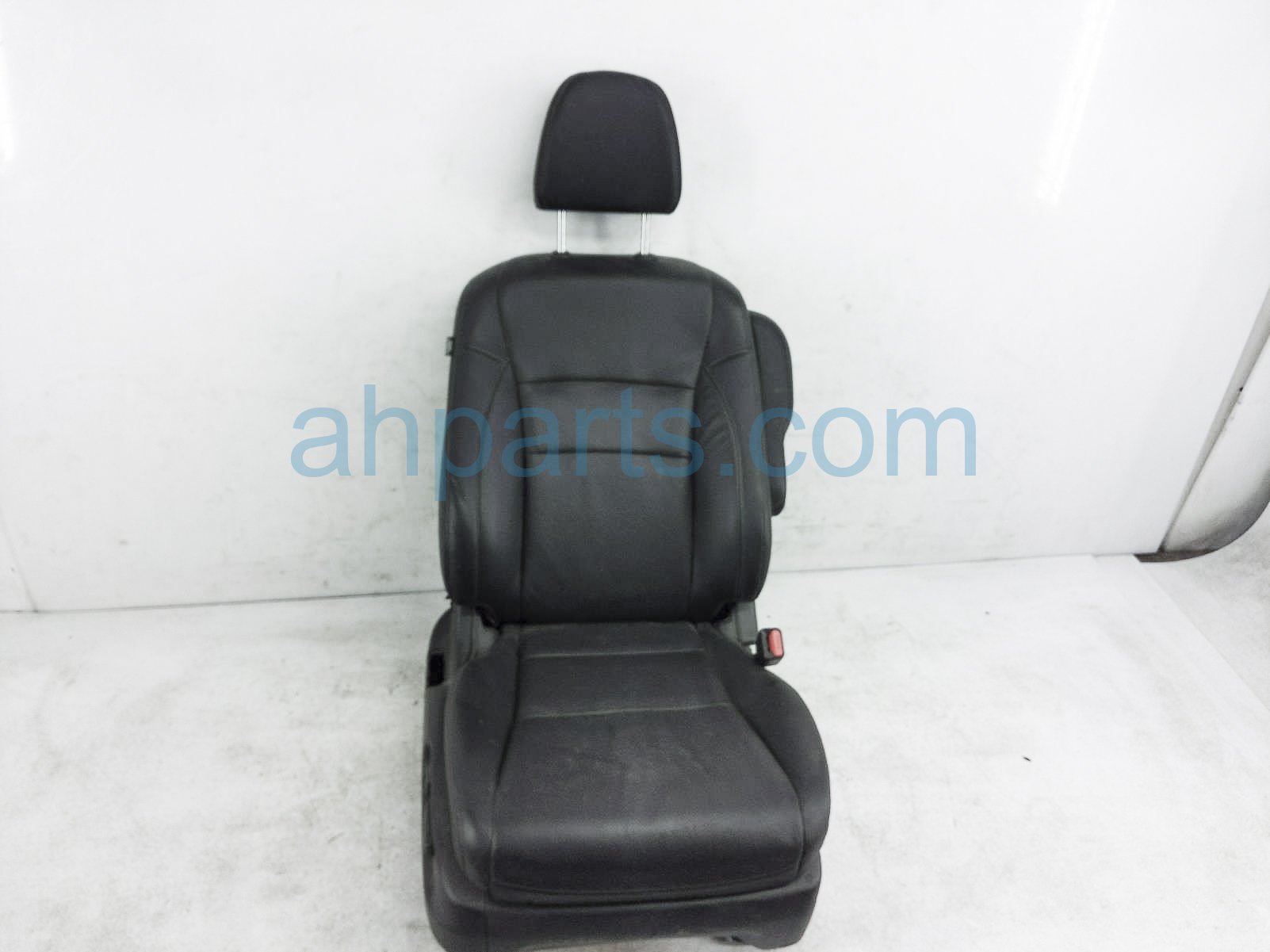 $125 Honda FR/RH SEAT - BLACK - W/O AIRBAG*