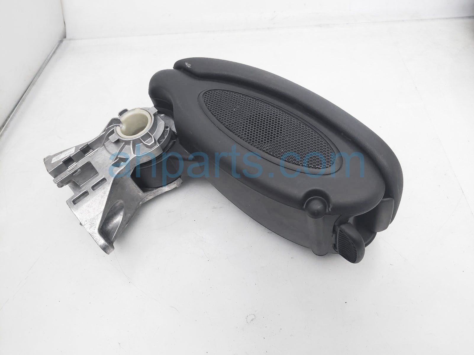 $60 BMW CENTER CONSOLE LID - BLACK $60 BMW CENTER CONSOLE LID - BLACK