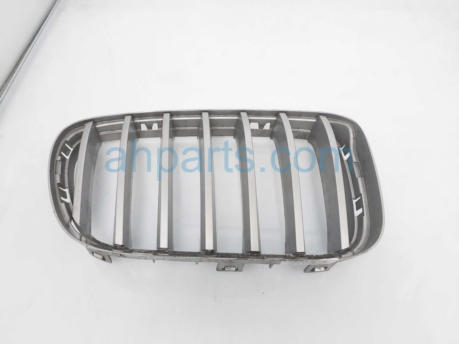 $30 BMW RH UPPER CENTER GRILLE $30 BMW RH UPPER CENTER GRILLE