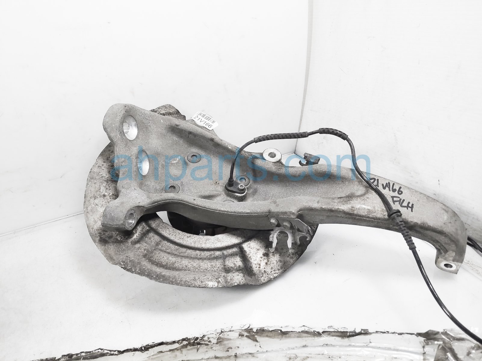 $60 BMW FR/LH SPINDLE KNUCKLE HUB $60 BMW FR/LH SPINDLE KNUCKLE HUB