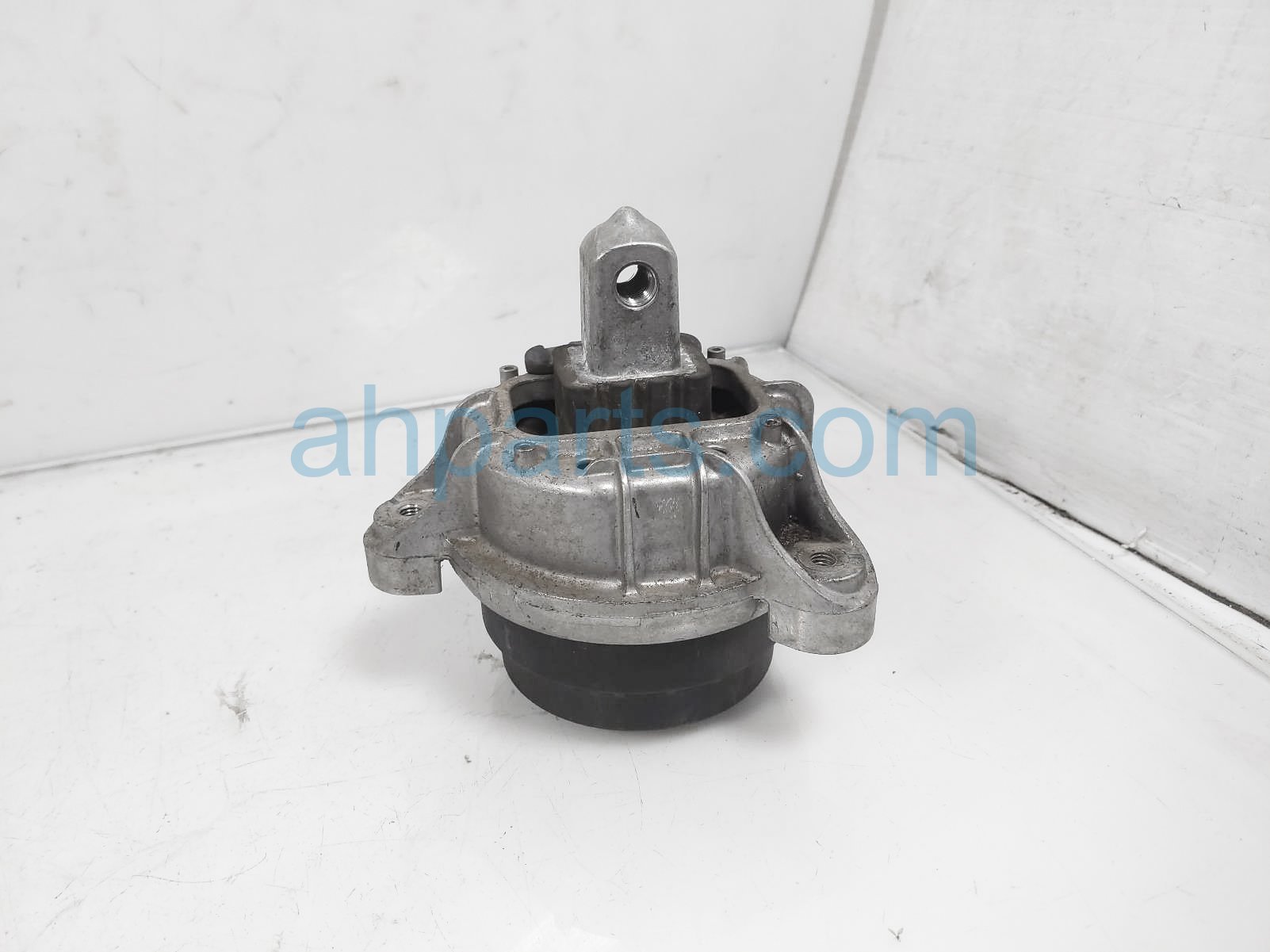 $20 BMW RH ENGINE SUPPORT MOUNT - 2.0L RWD $20 BMW RH ENGINE SUPPORT MOUNT - 2.0L RWD