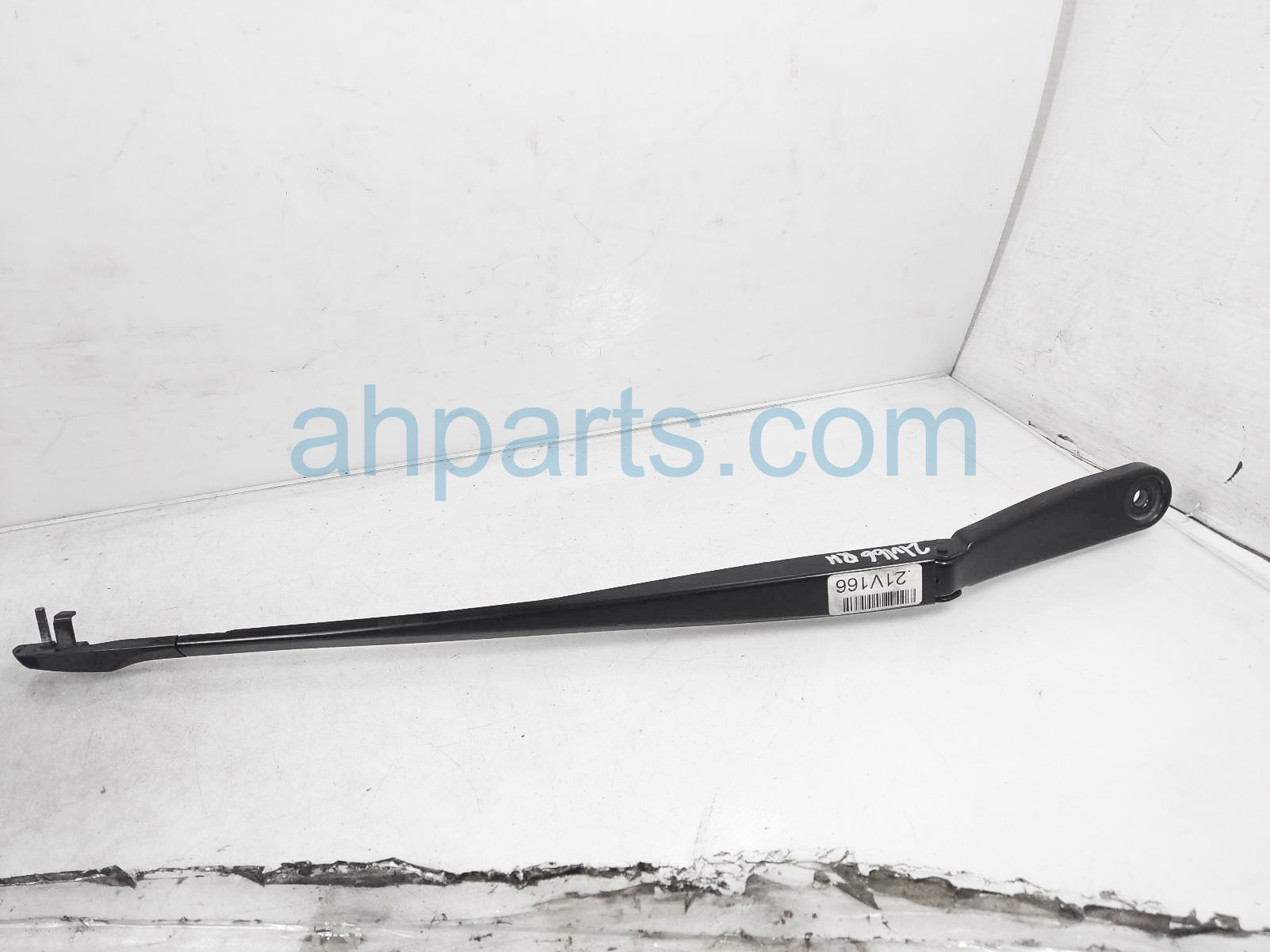 $20 BMW RH WINDSHIELD WIPER ARM $20 BMW RH WINDSHIELD WIPER ARM