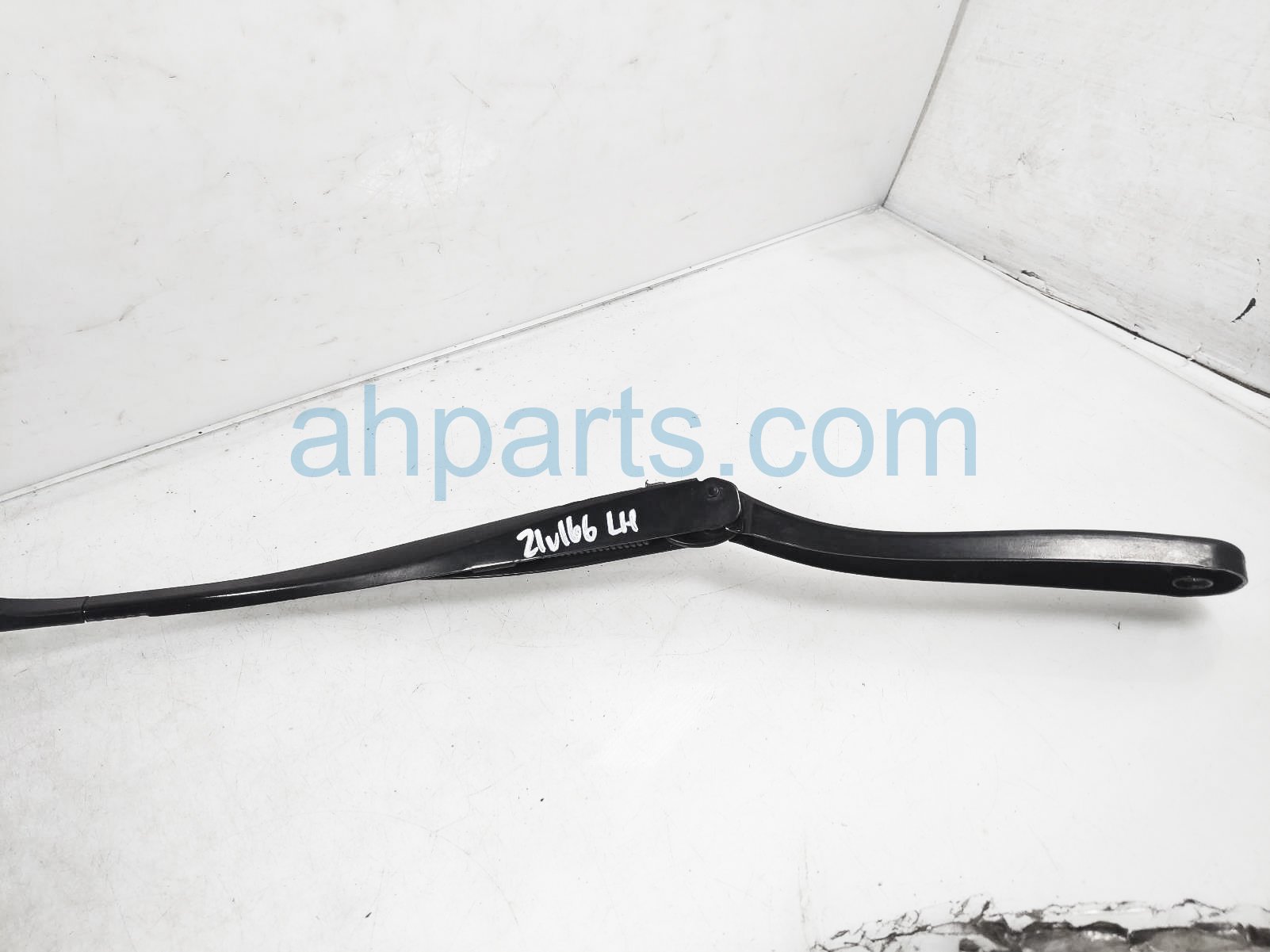 $20 BMW LH WINDSHIELD WIPER ARM $20 BMW LH WINDSHIELD WIPER ARM