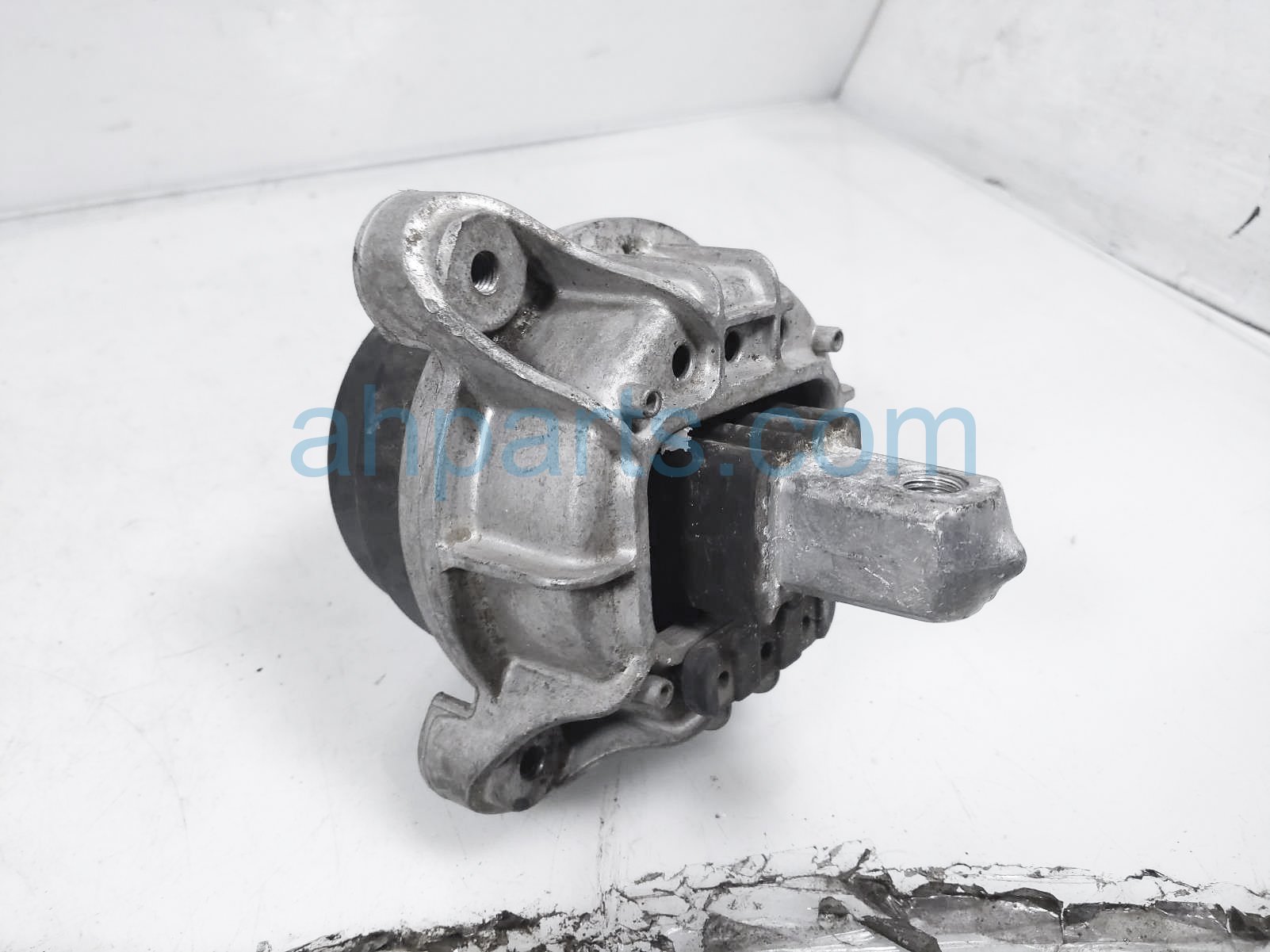 $20 BMW LH ENGINE SUPPORT MOUNT - 2.0L RWD