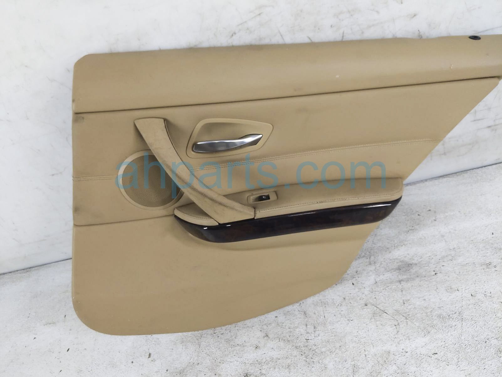 $40 BMW RR/RH INSIDE DOOR TRIM PANEL - TAN $40 BMW RR/RH INSIDE DOOR TRIM PANEL - TAN