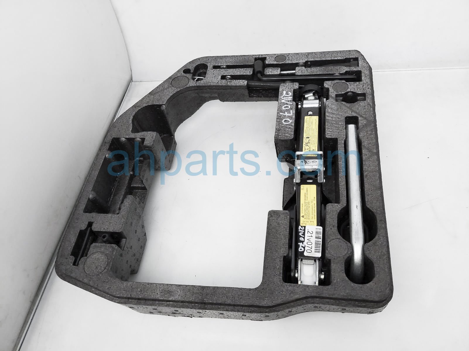 $40 Audi JACK & TOOLS W/ FOAM SPACER KIT ASSY $40 Audi JACK & TOOLS W/ FOAM SPACER KIT ASSY