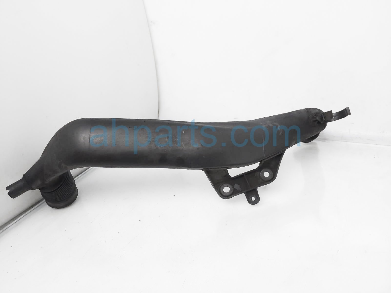 $20 BMW FRONT INTAKE AIR DUCT ASSY $20 BMW FRONT INTAKE AIR DUCT ASSY