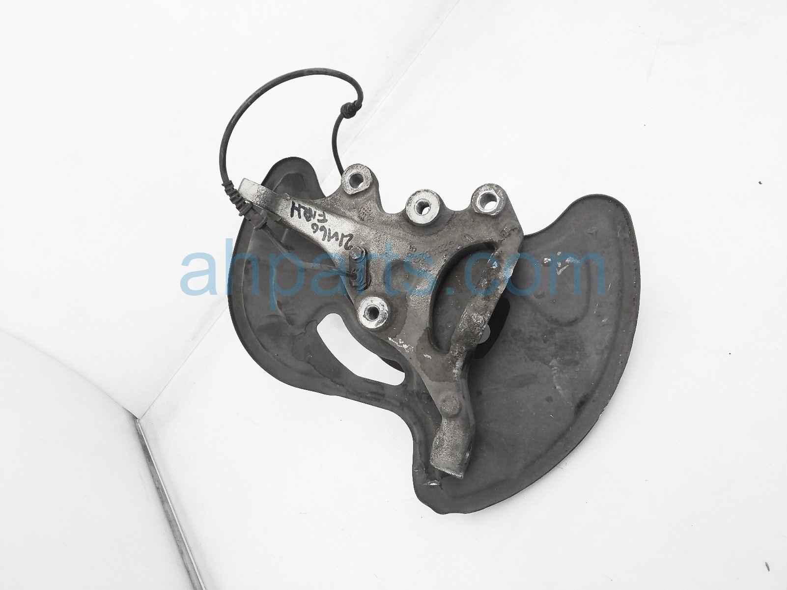 $75 Mercedes FR/RH SPINDLE KNUCKLE HUB $75 Mercedes FR/RH SPINDLE KNUCKLE HUB