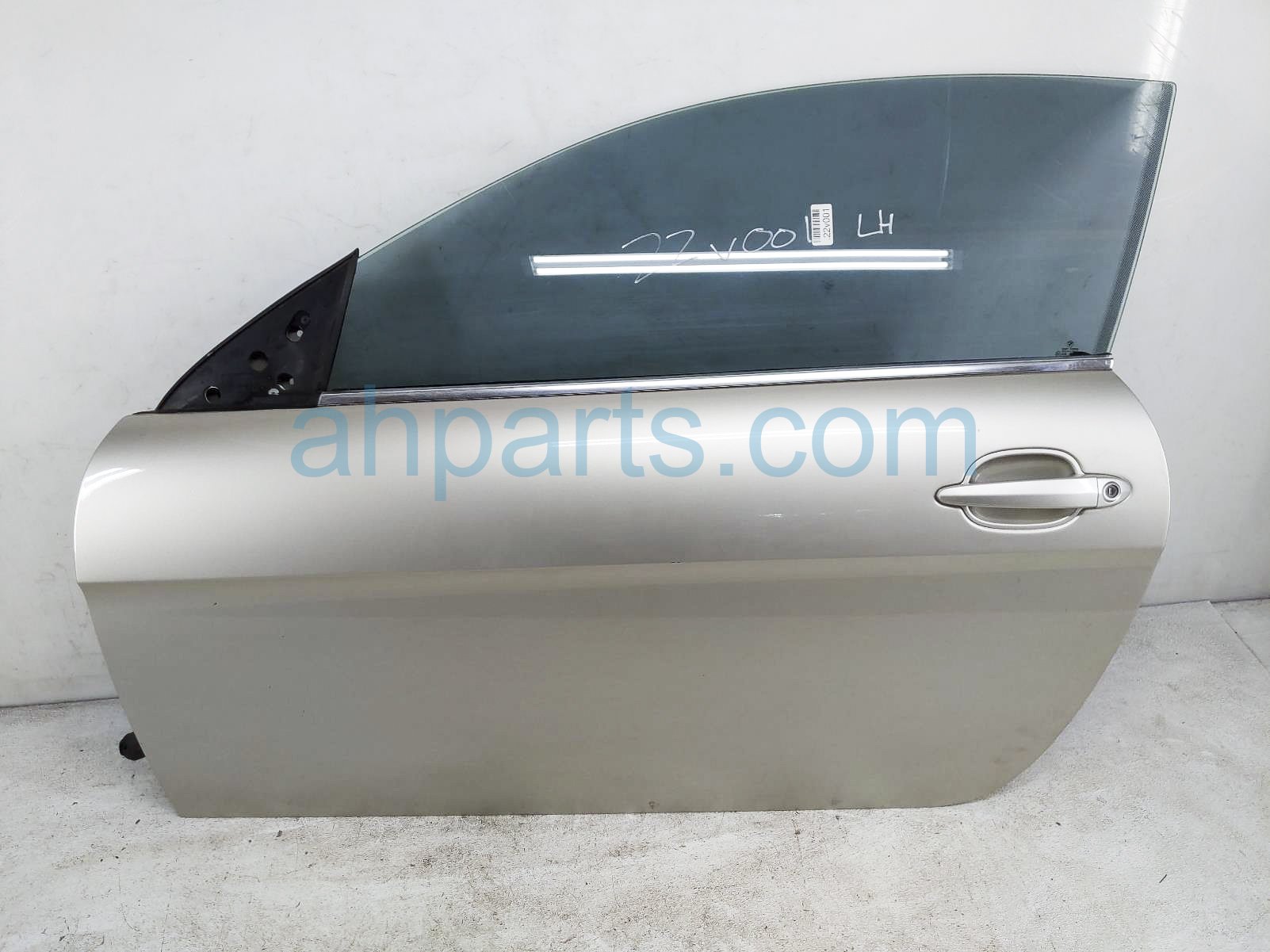 $219 BMW LH DOOR - SILVER (A14) $219 BMW LH DOOR - SILVER (A14)