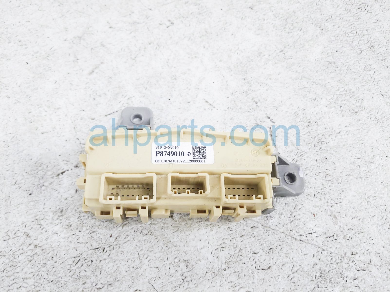 $25 Kia RH FUSE & RELAY BOX