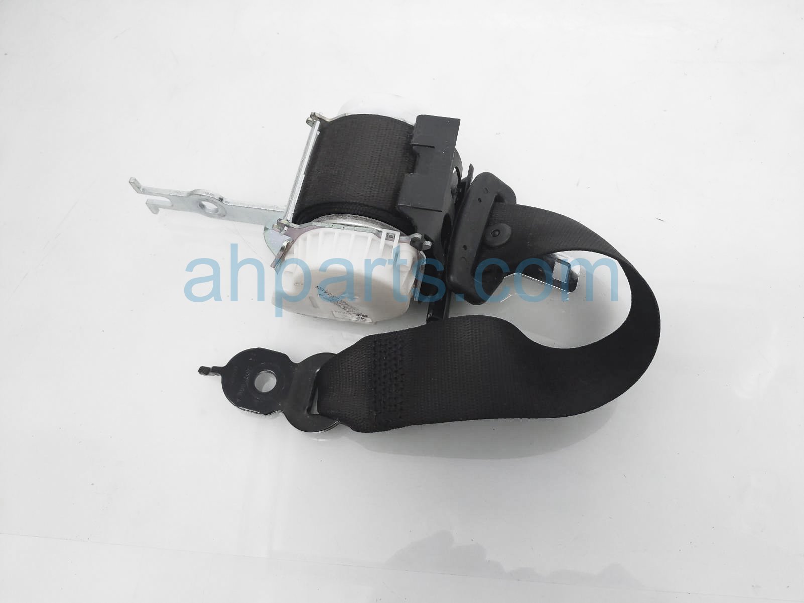 $15 BMW 2ND ROW RR/RH SEAT BELT - BLACK
