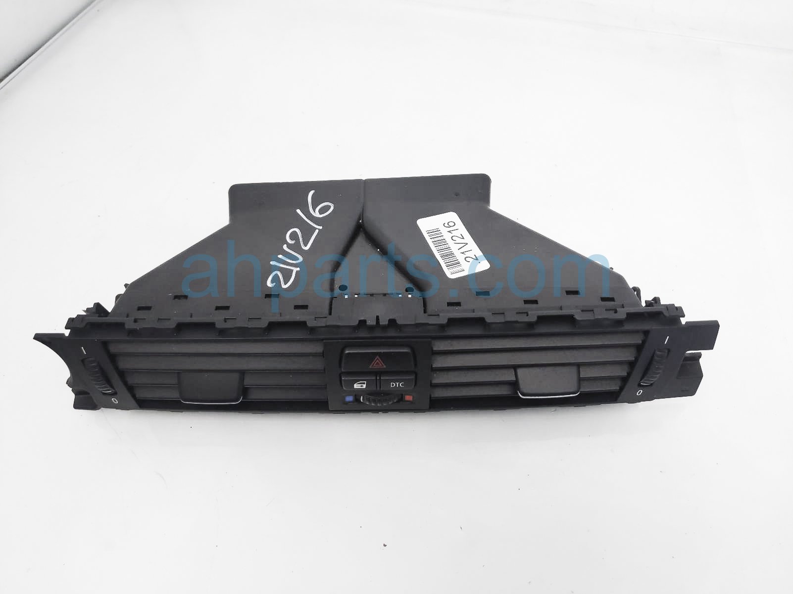 $20 BMW DASH CENTER AIR VENT OUTLET ASSY $20 BMW DASH CENTER AIR VENT OUTLET ASSY