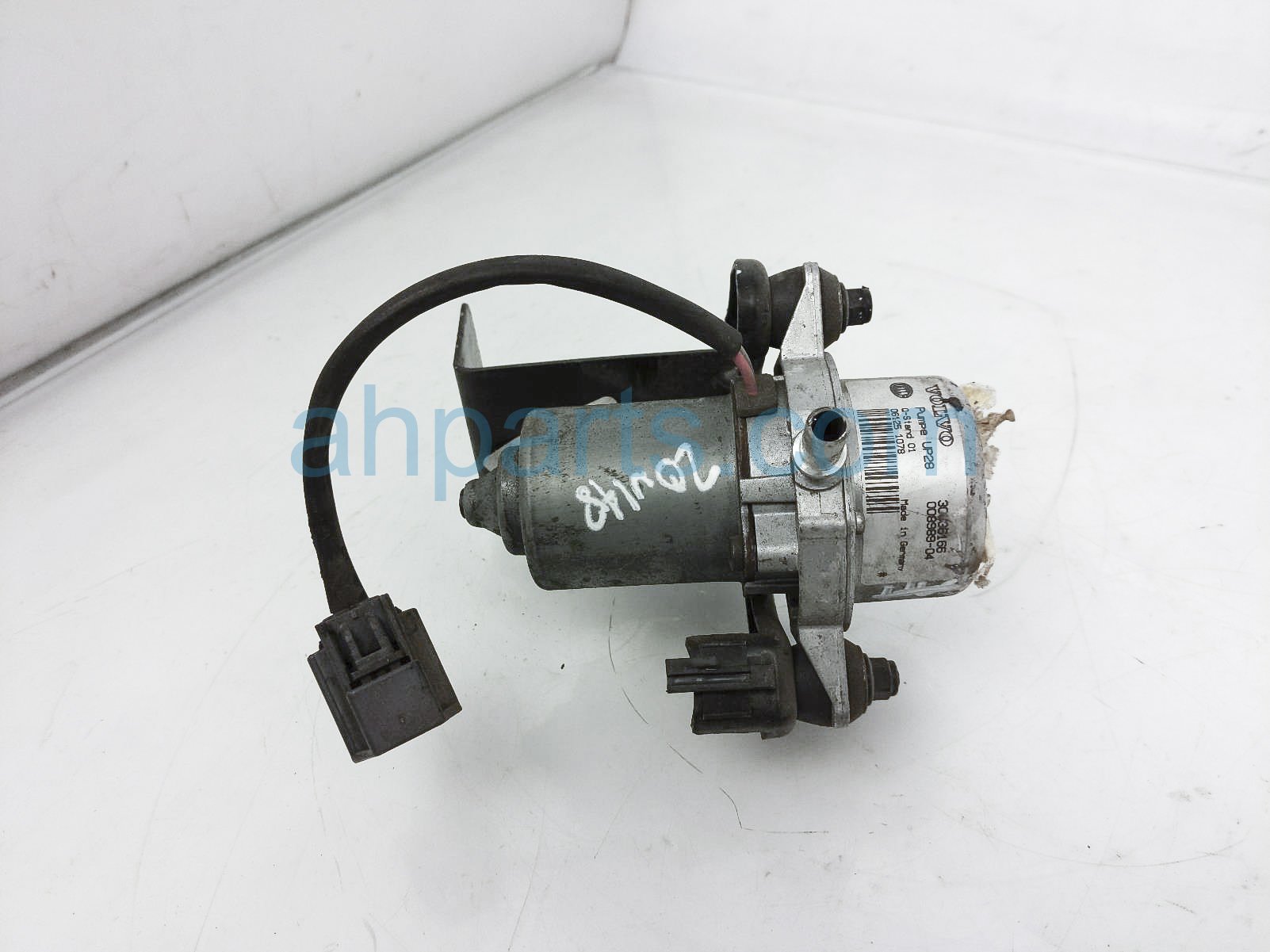 $35 Volvo VACUUM PUMP ASSY $35 Volvo VACUUM PUMP ASSY