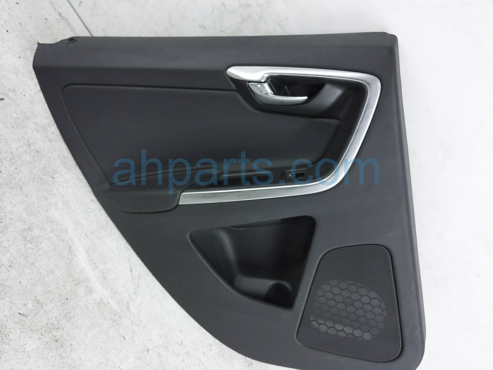 $100 Volvo RR/LH INSIDE DOOR TRIM PANEL - BLACK $100 Volvo RR/LH INSIDE DOOR TRIM PANEL - BLACK