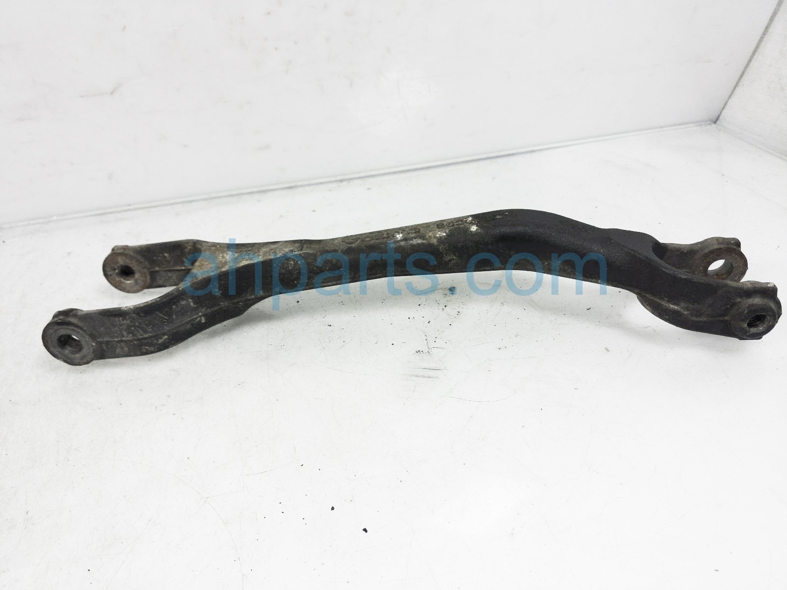 $30 Volvo RR/LH TRAILING CONTROL ARM