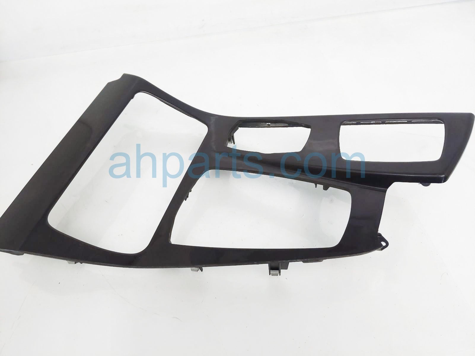 $50 BMW CENTER CONSOLE UPPER TRIM BEZEL $50 BMW CENTER CONSOLE UPPER TRIM BEZEL