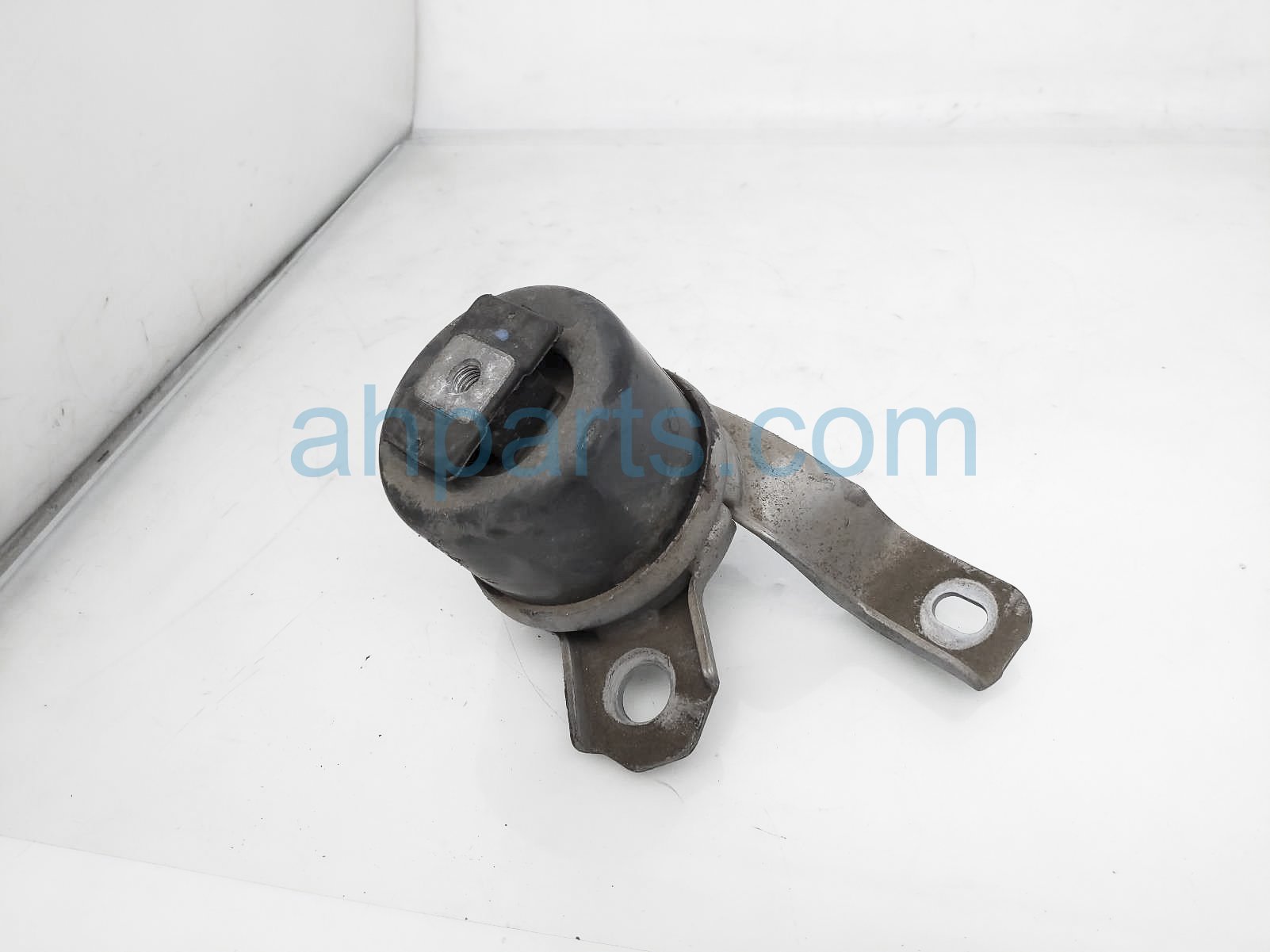 $15 Volvo FR/RH ENGINE MOUNT - 2.5L $15 Volvo FR/RH ENGINE MOUNT - 2.5L