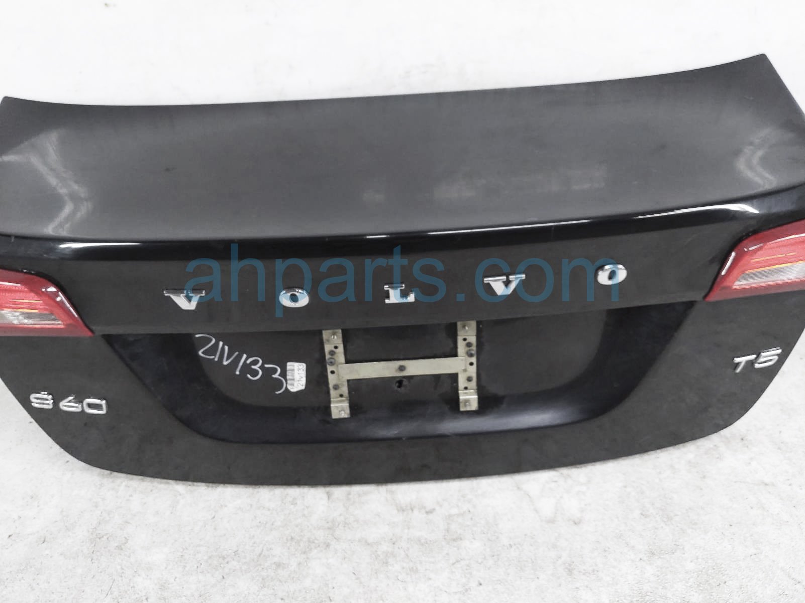 $200 Volvo TRUNK / DECKLID - BLACK (019) $200 Volvo TRUNK / DECKLID - BLACK (019)