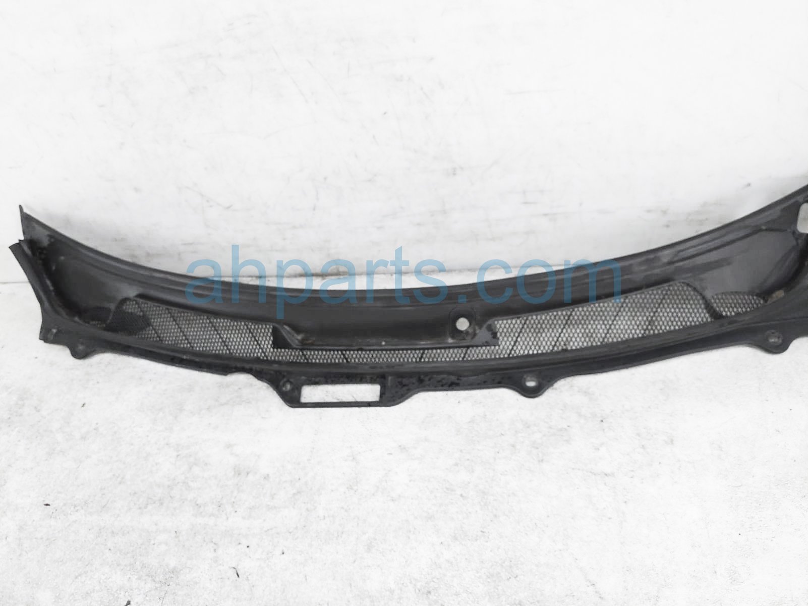 $35 Volvo WINDSHIELD COWL ASSY $35 Volvo WINDSHIELD COWL ASSY