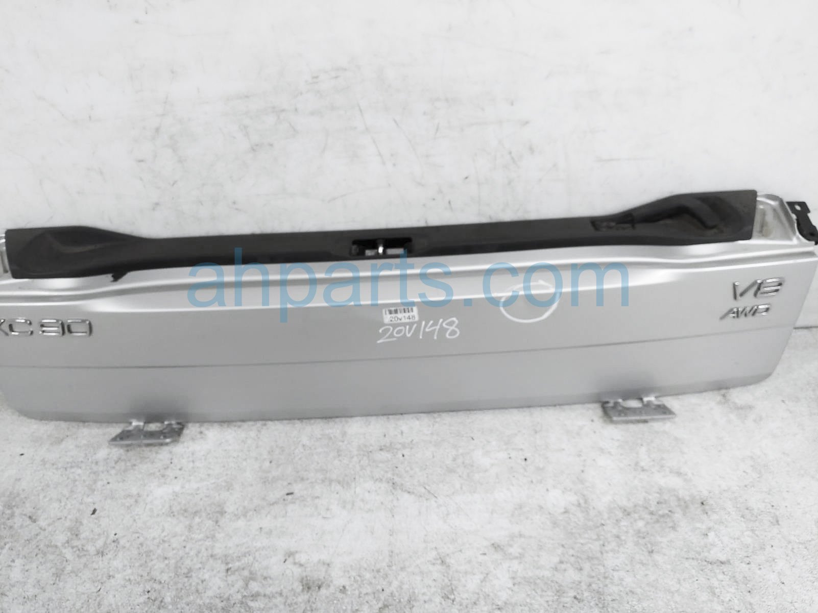 $125 Volvo LOWER TAILGATE PORTION - SILVER -NIQ $125 Volvo LOWER TAILGATE PORTION - SILVER -NIQ