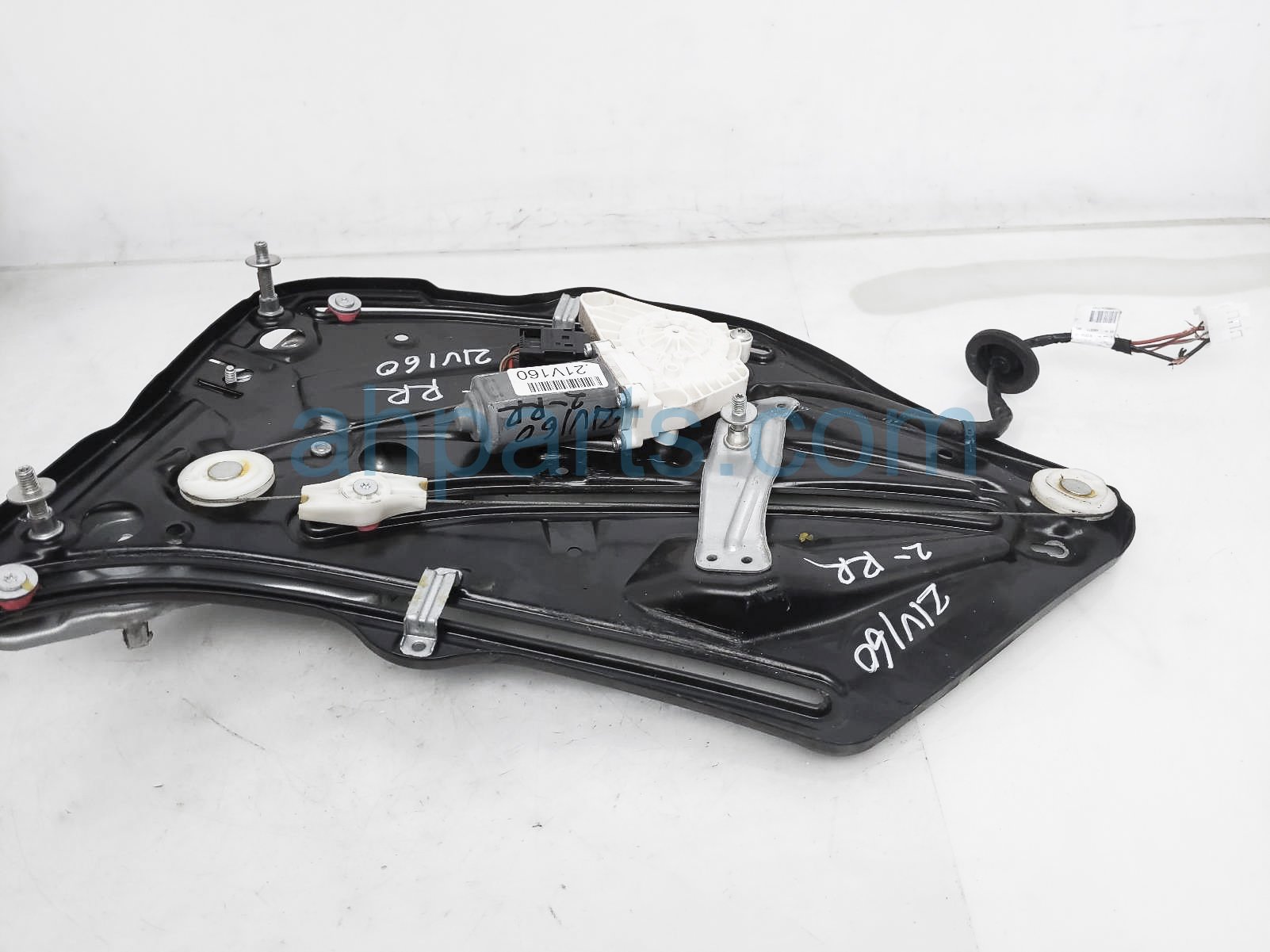 $125 Mercedes RR/RH QUARTER GLASS WINDOW REGULATOR $125 Mercedes RR/RH QUARTER GLASS WINDOW REGULATOR