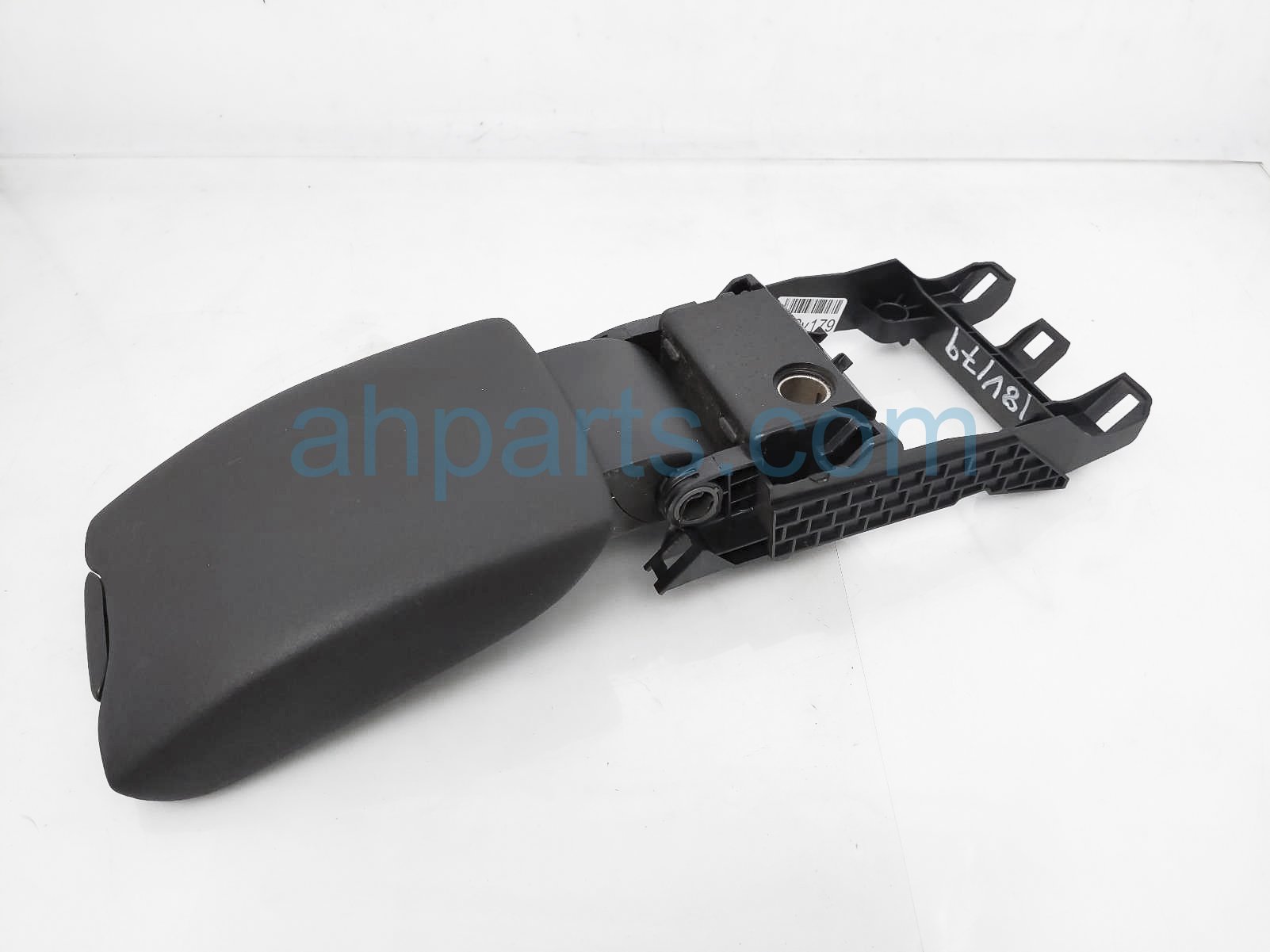 $40 Volvo CENTER CONSOLE LID - BLACK $40 Volvo CENTER CONSOLE LID - BLACK