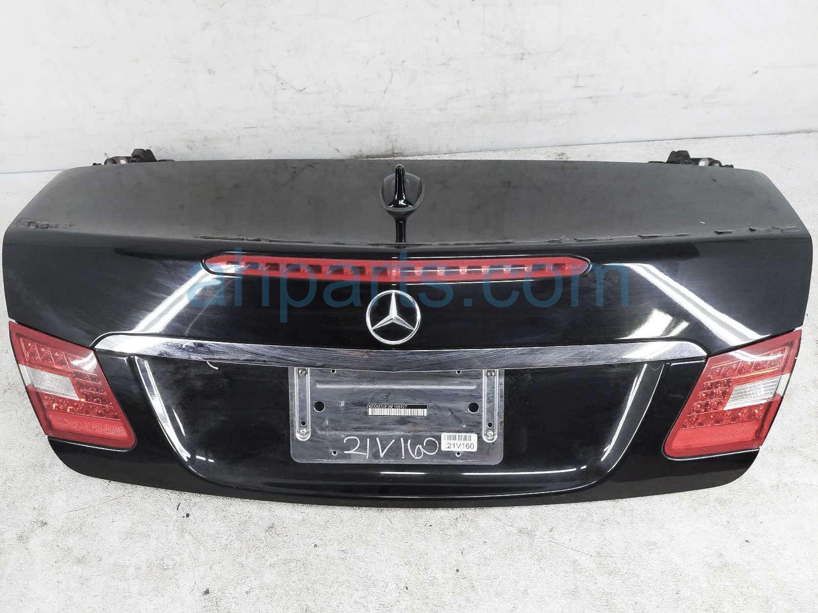$400 Mercedes TRUNK / DECKLID - BLACK (040U) $400 Mercedes TRUNK / DECKLID - BLACK (040U)
