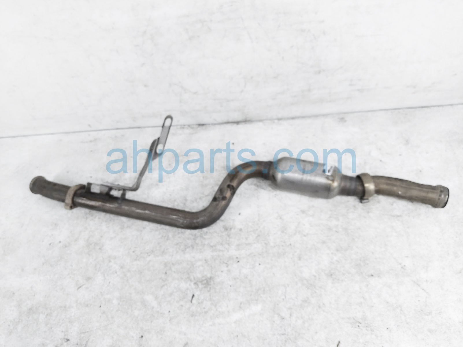 $85 Mercedes CENTER EXHAUST MUFFLER PIPE ASSY $85 Mercedes CENTER EXHAUST MUFFLER PIPE ASSY