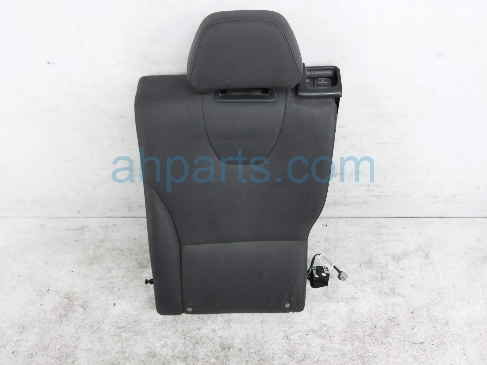 $45 Volvo RR/LH UPPER SEAT PORTION - BLACK