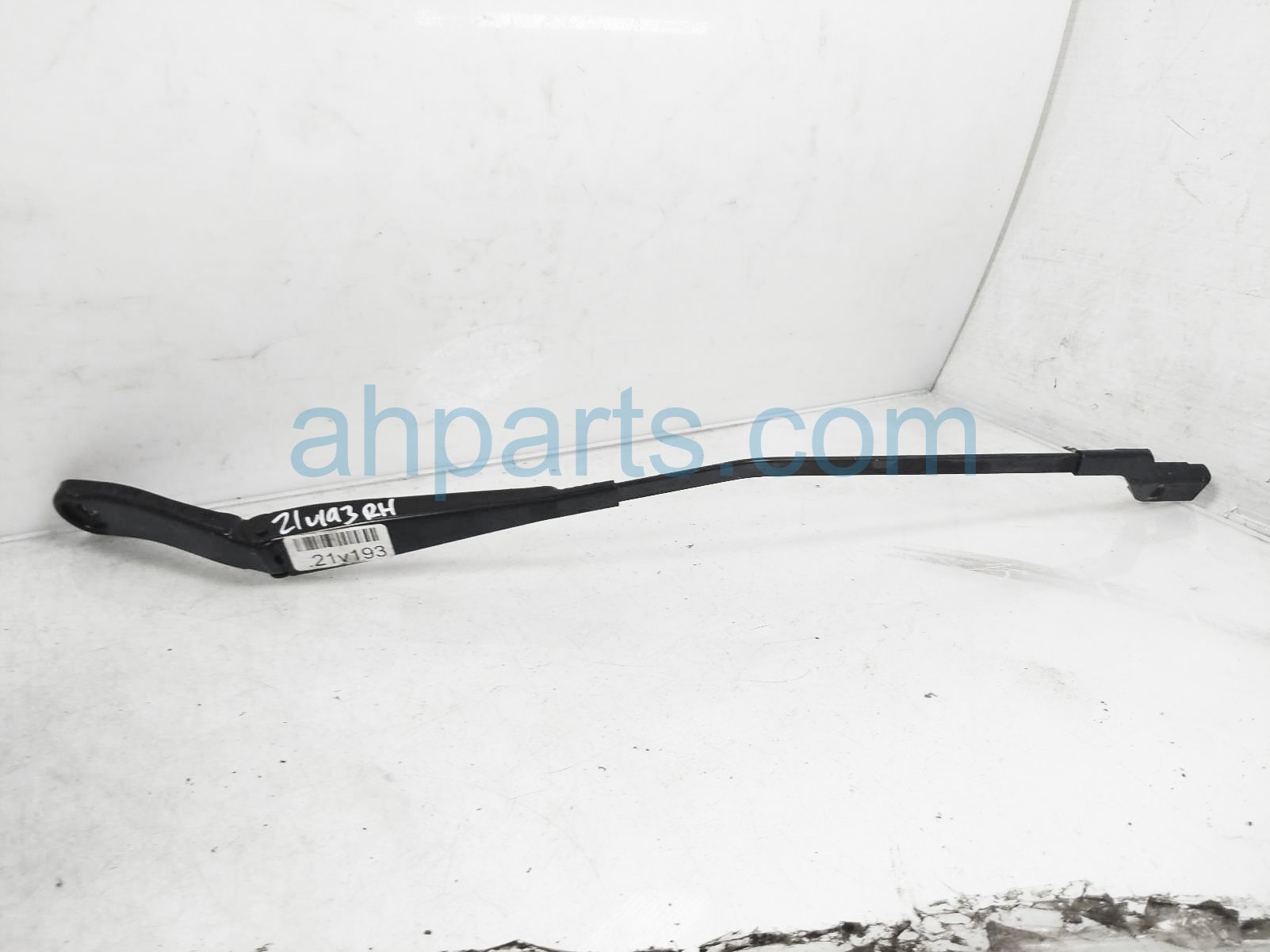 $20 Volvo RH WINDSHIELD WIPER ARM $20 Volvo RH WINDSHIELD WIPER ARM