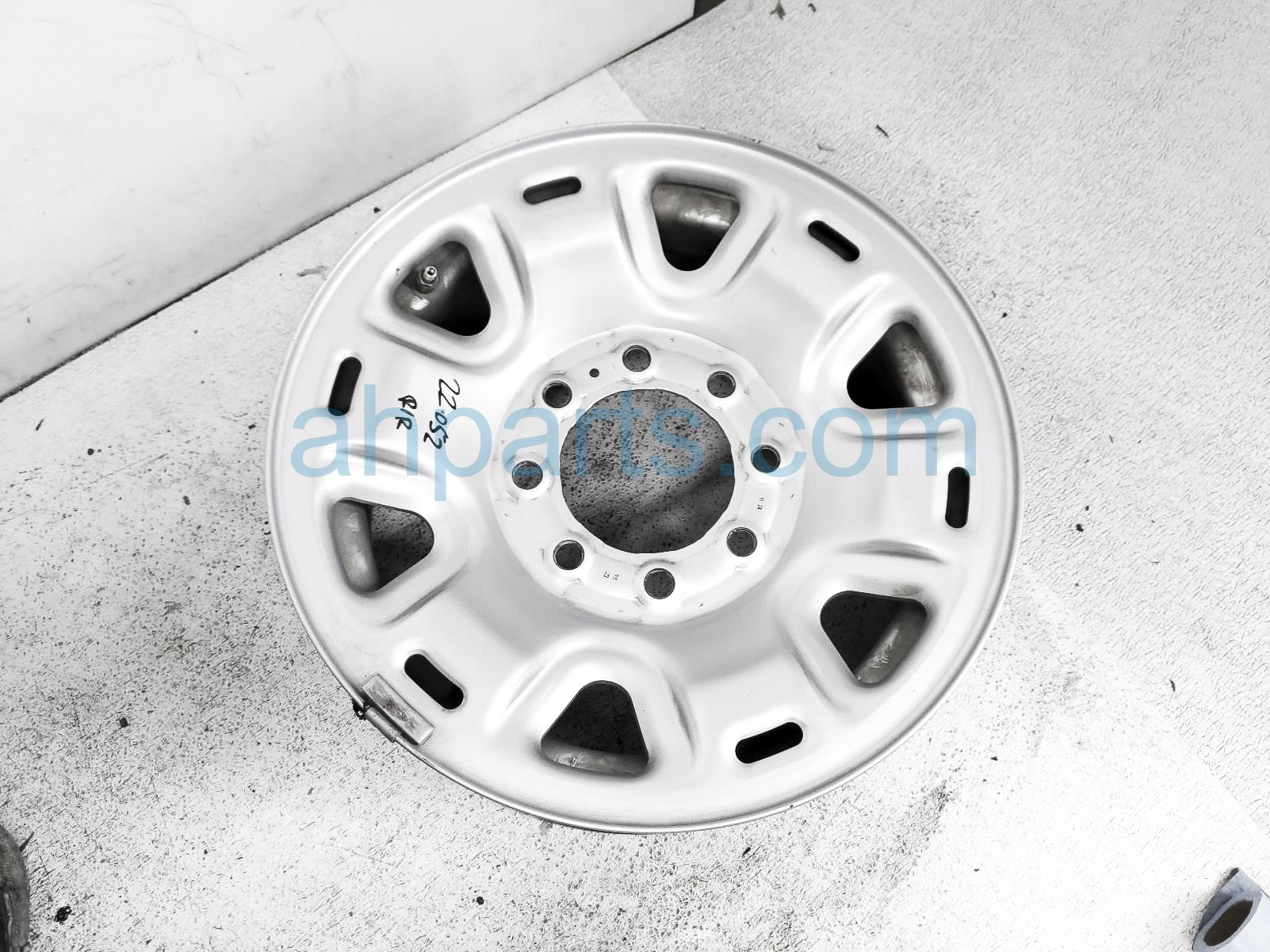 $165 Nissan RR/RH WHEEL / RIM - 17X7.5 - 6 SPOKE $165 Nissan RR/RH WHEEL / RIM - 17X7.5 - 6 SPOKE