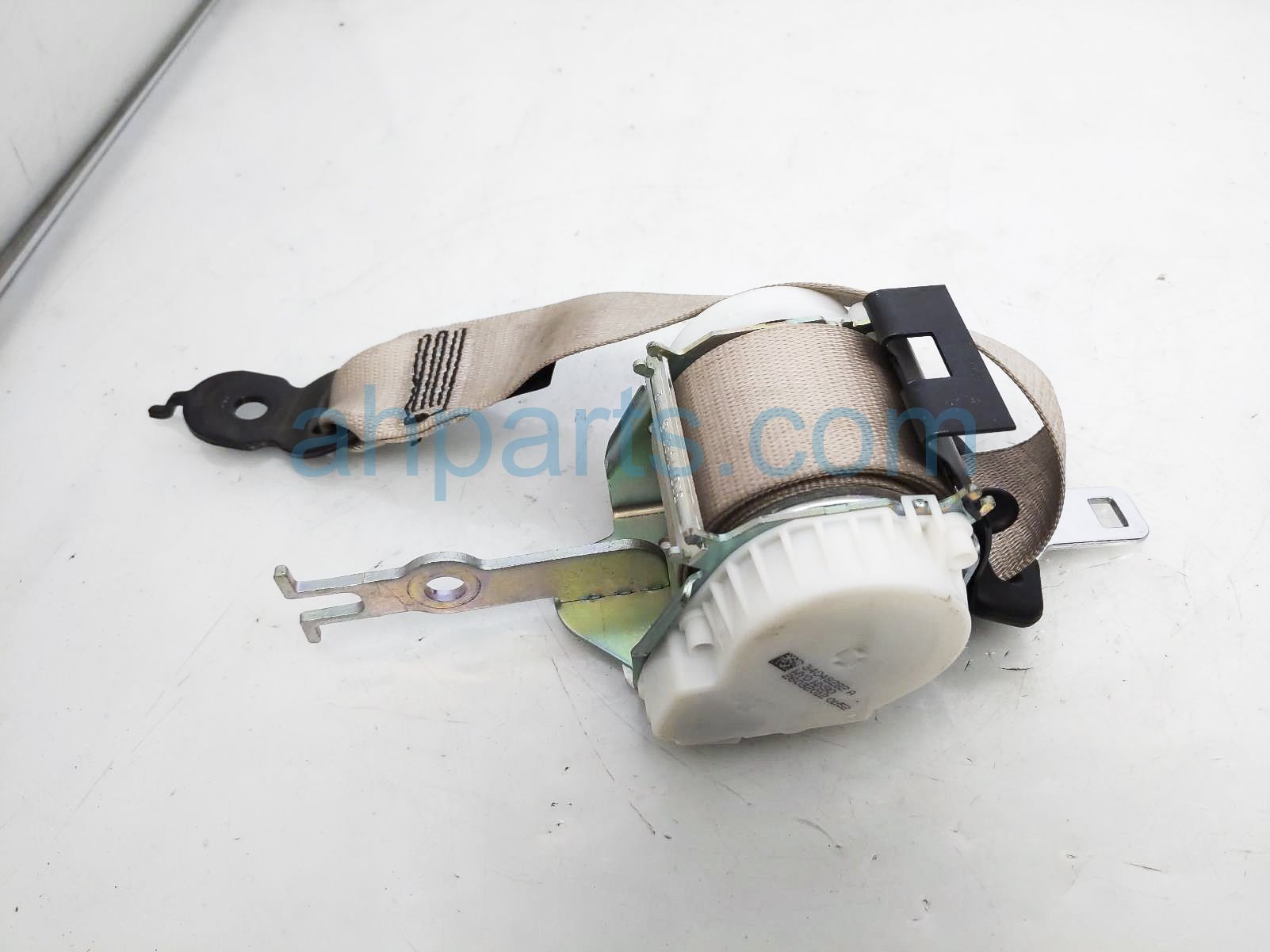 $29 BMW 2ND ROW RH SEAT BELT - TAN $29 BMW 2ND ROW RH SEAT BELT - TAN