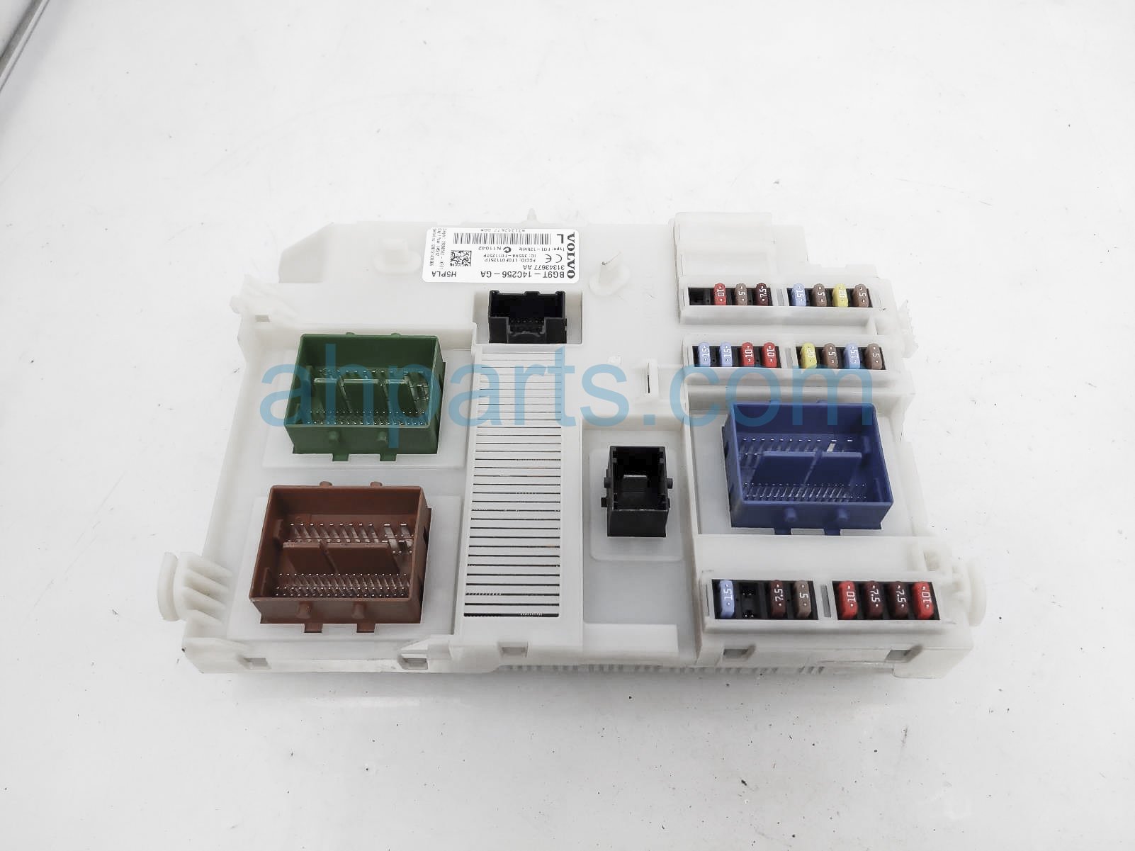 $39 Volvo RH FUSE BOX ASSY $39 Volvo RH FUSE BOX ASSY