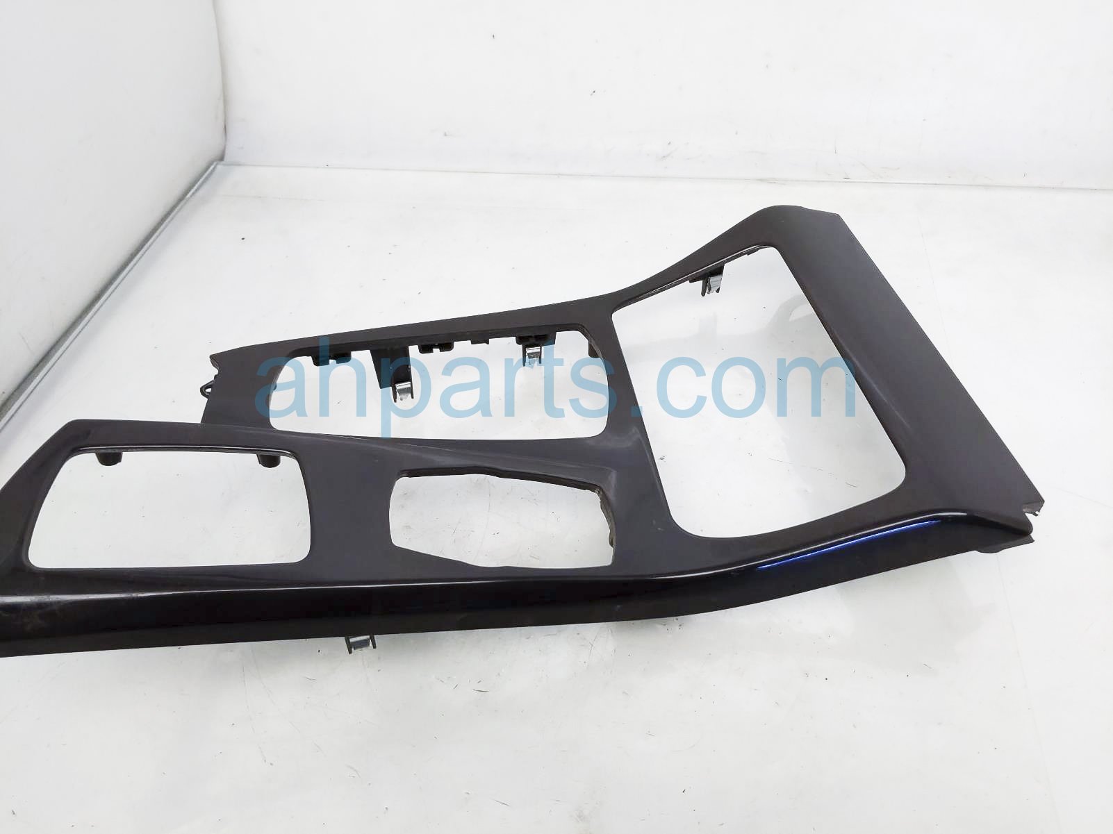 $50 BMW CENTER CONSOLE UPPER TRIM BEZEL $50 BMW CENTER CONSOLE UPPER TRIM BEZEL