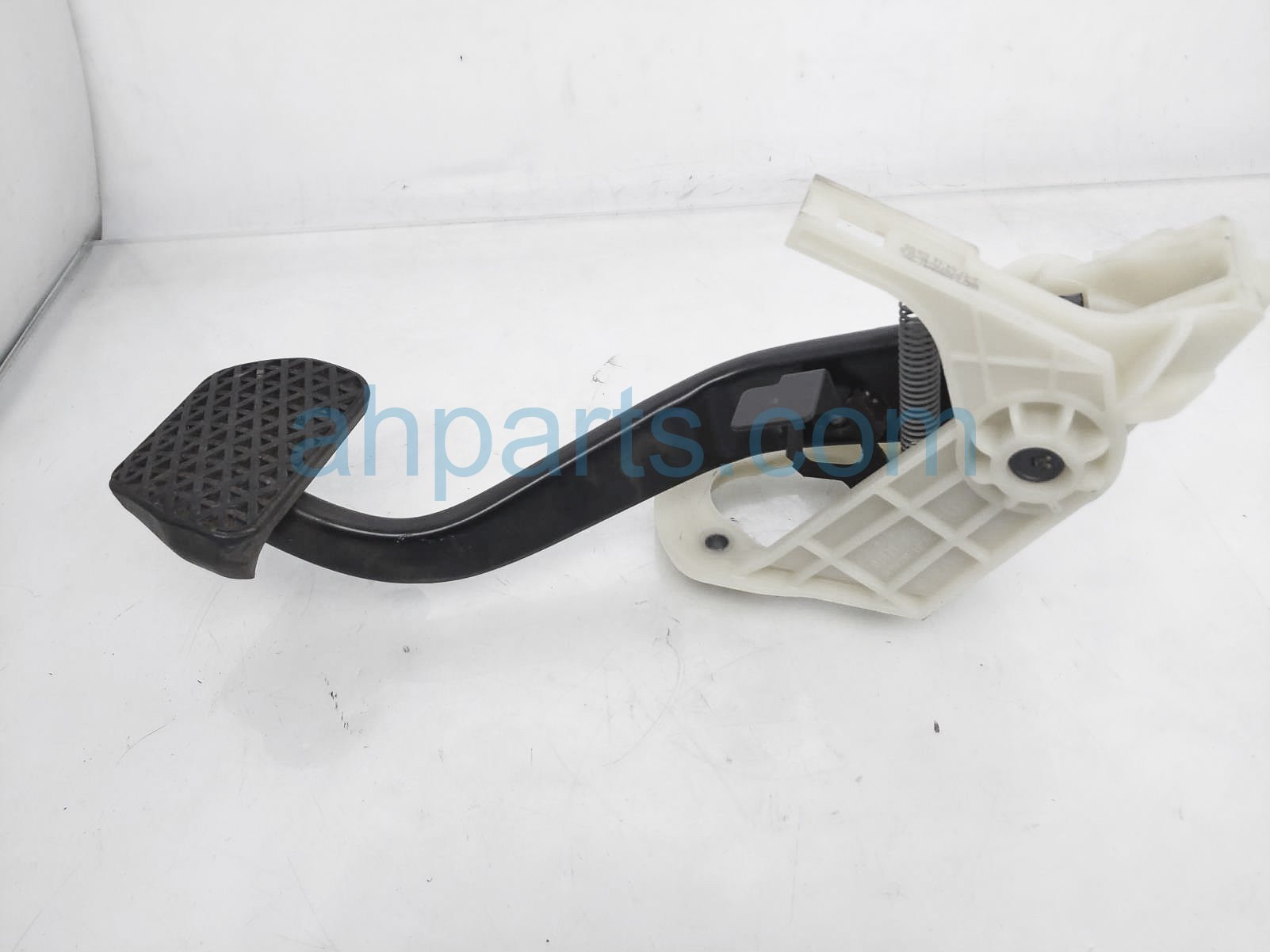 $25 BMW BRAKE PEDAL ASSY $25 BMW BRAKE PEDAL ASSY