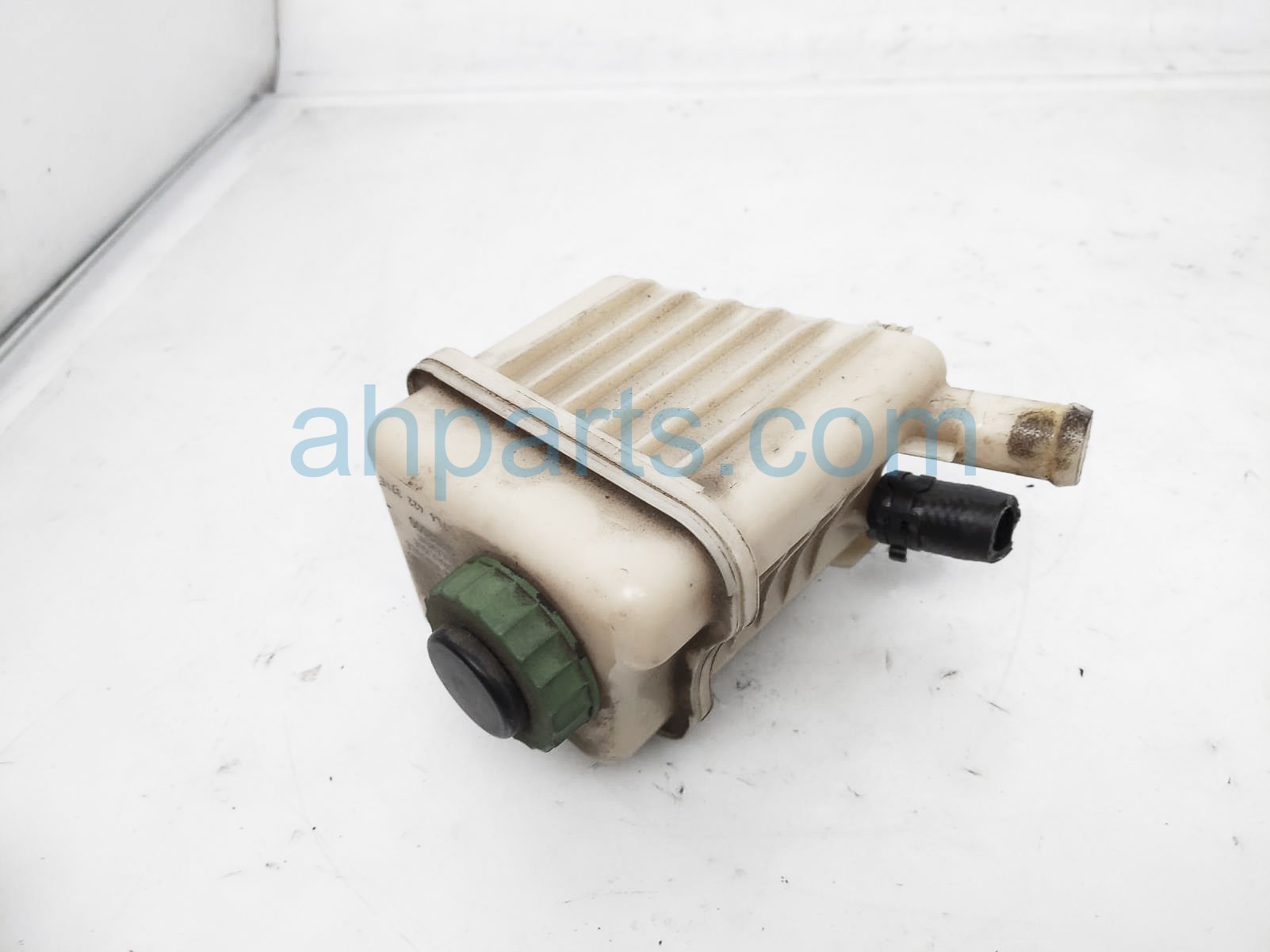 $14 Audi POWER STEERING RESERVOIR TANK $14 Audi POWER STEERING RESERVOIR TANK