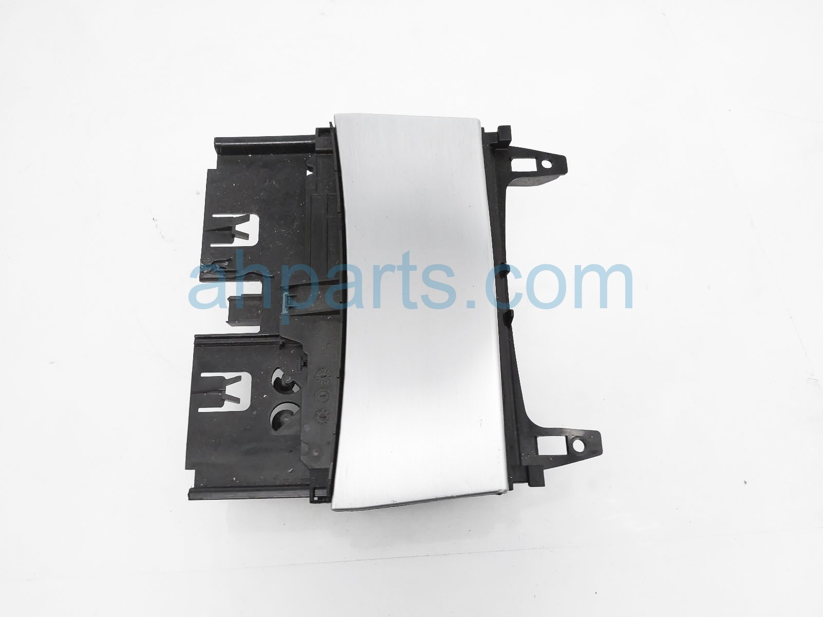 $20 Mercedes FRONT CONSOLE ASHTRAY COMPARTMENT $20 Mercedes FRONT CONSOLE ASHTRAY COMPARTMENT