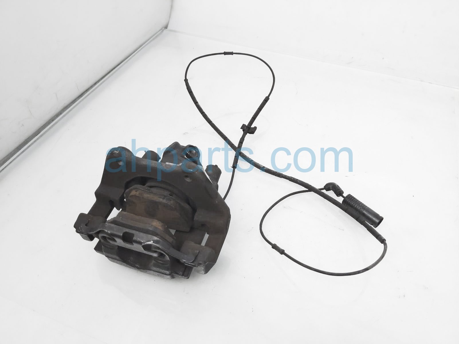 $35 BMW RR/RH BRAKE CALIPER $35 BMW RR/RH BRAKE CALIPER