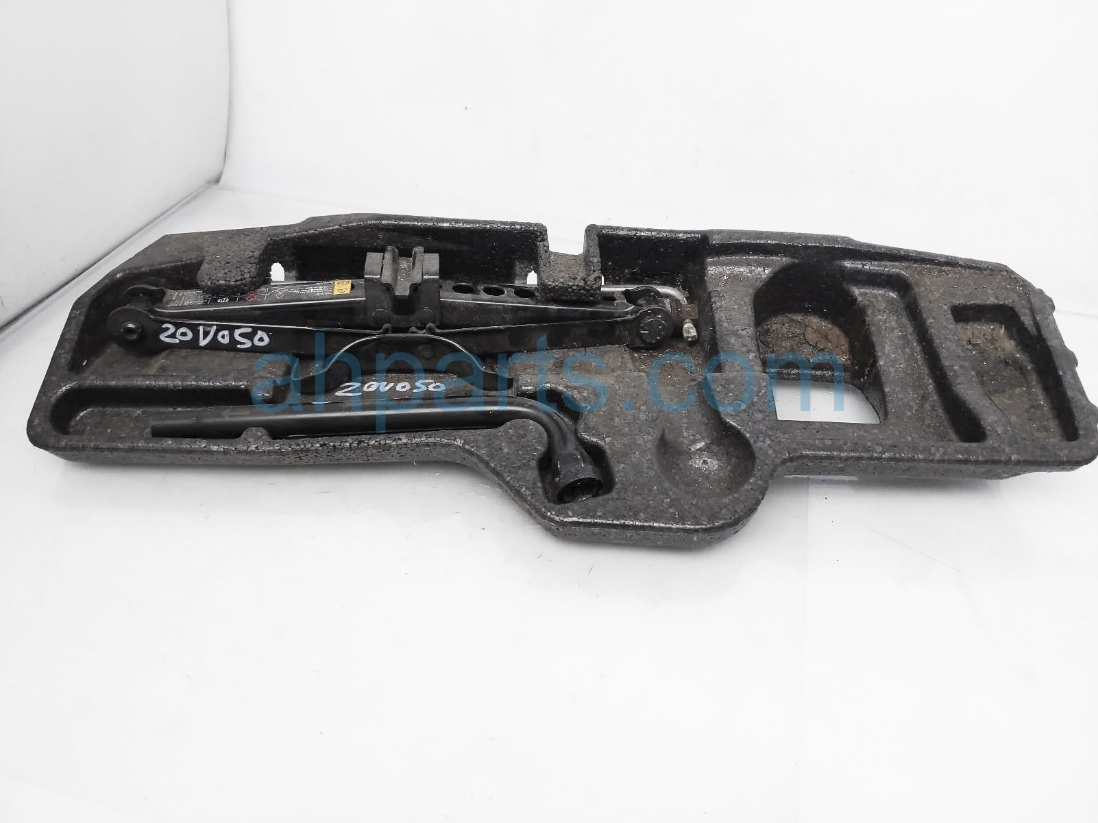 $45 Volvo JACK & TOOL KIT W/ FOAM HOLDER ASSY $45 Volvo JACK & TOOL KIT W/ FOAM HOLDER ASSY