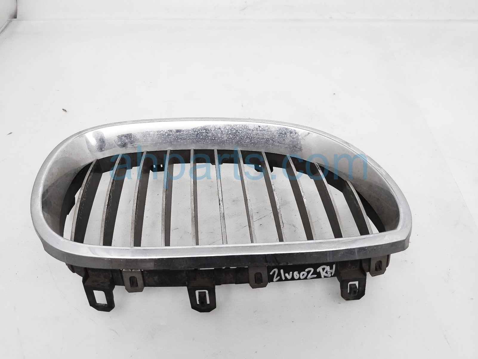 $30 BMW RH CENTER UPPER GRILLE - CHROME $30 BMW RH CENTER UPPER GRILLE - CHROME