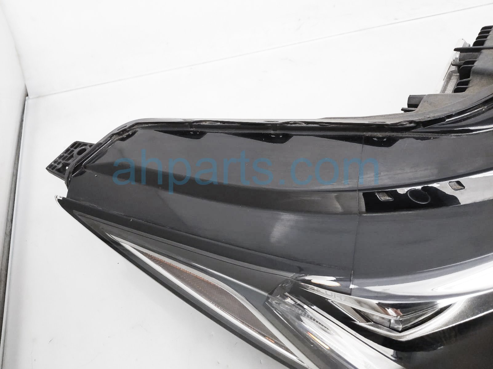 Sold 2022 Acura MDX Headlight Passenger Headlamp / Light - Tech 33100 ...