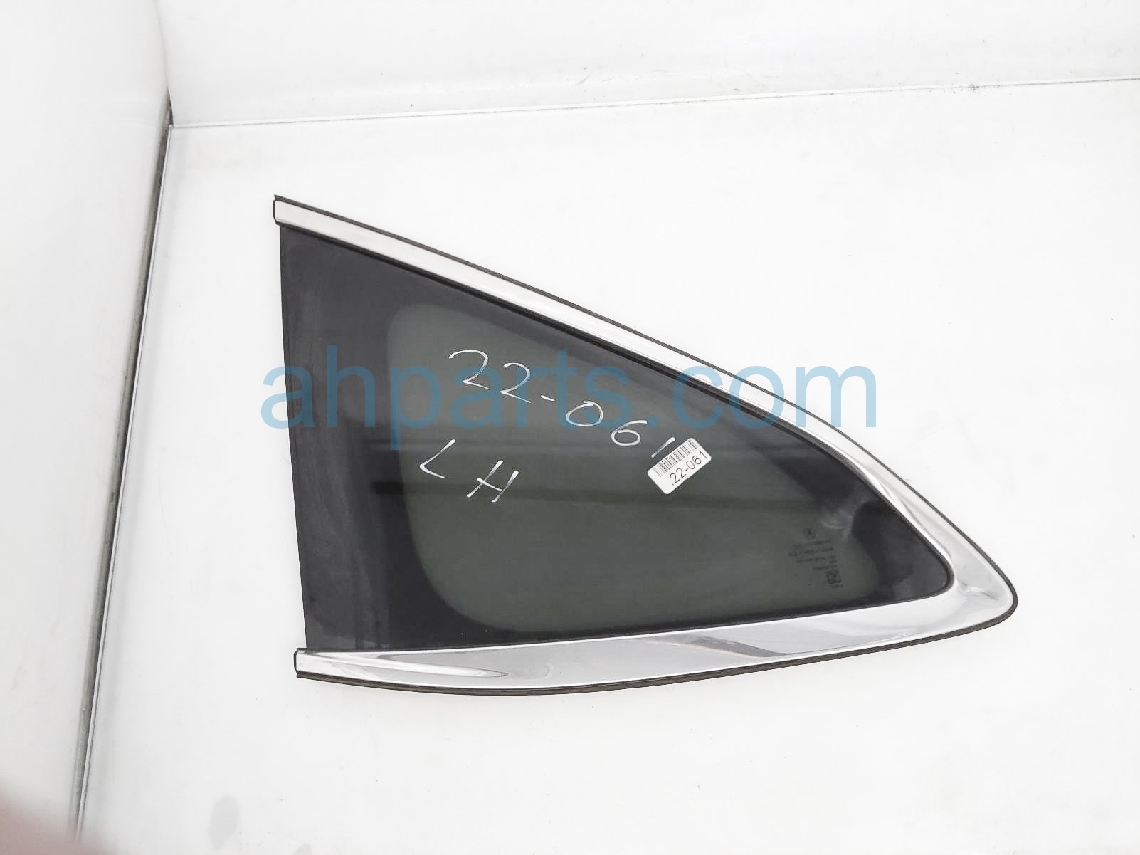 $119 Acura LH QUARTER WINDOW GLASS