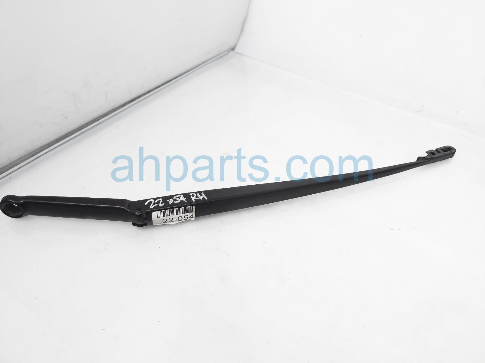 $19 BMW RH WINDSHIELD WIPER ARM $19 BMW RH WINDSHIELD WIPER ARM