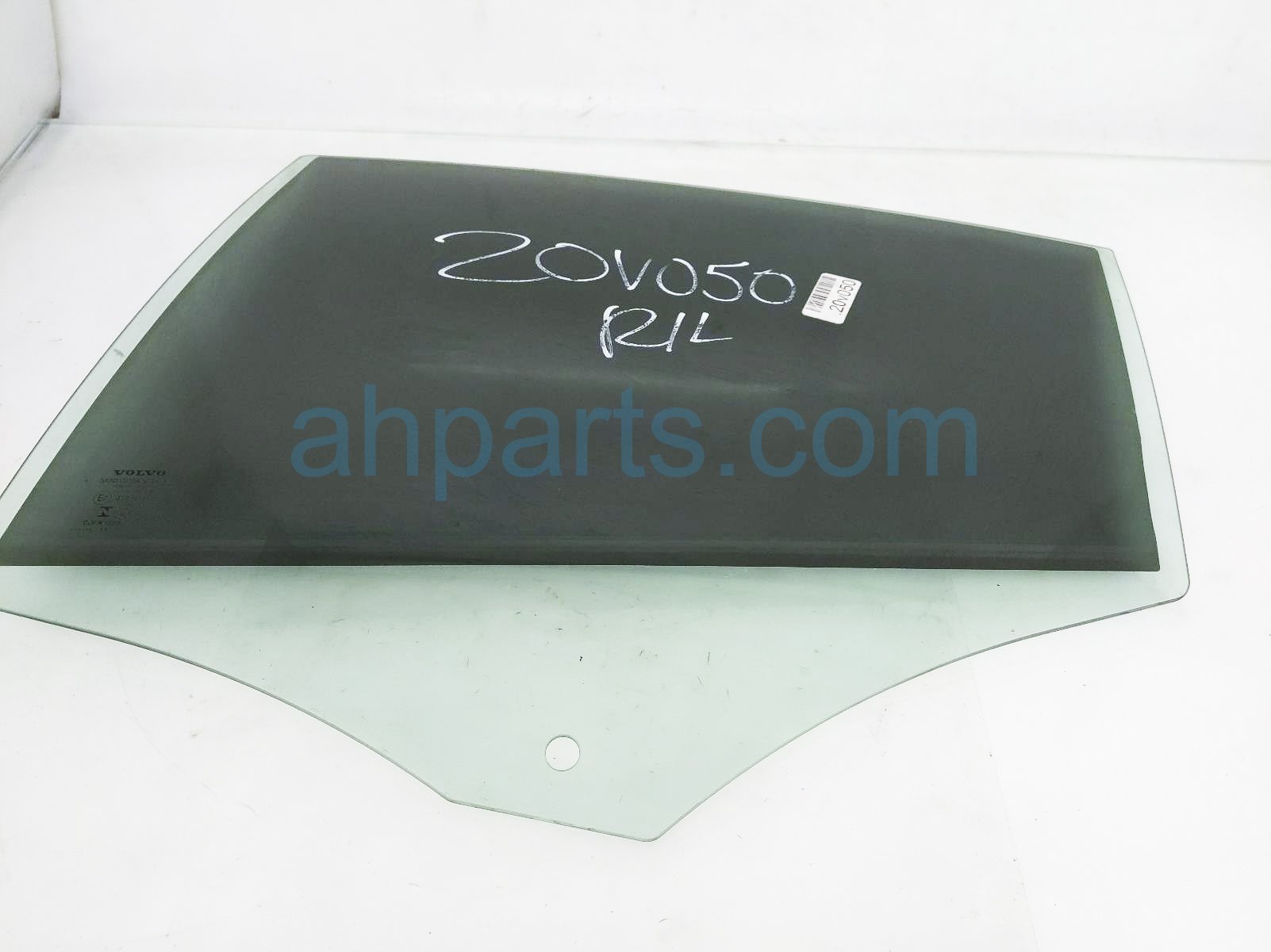 $60 Volvo RR/LH DOOR GLASS - TINTED $60 Volvo RR/LH DOOR GLASS - TINTED